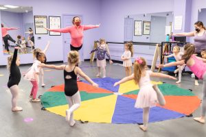 preschool dancers with a parachute